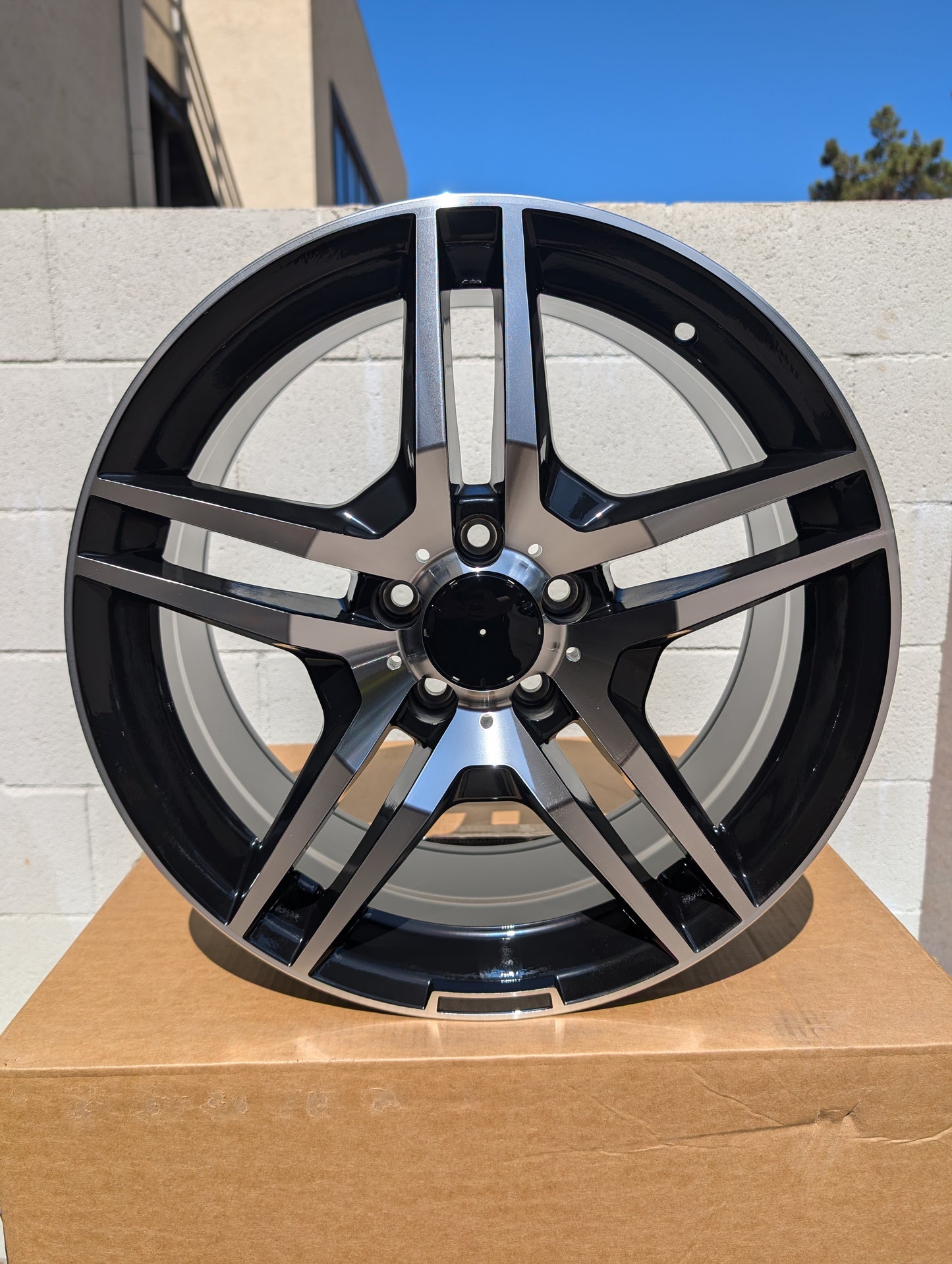 Style 540, 18x8.5 & 18x9.5, Black/Machined, Set of Four